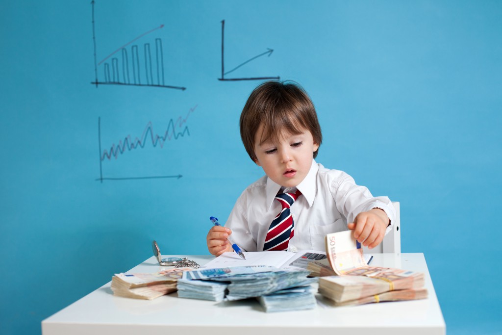6 tips on how to teach your children about investment