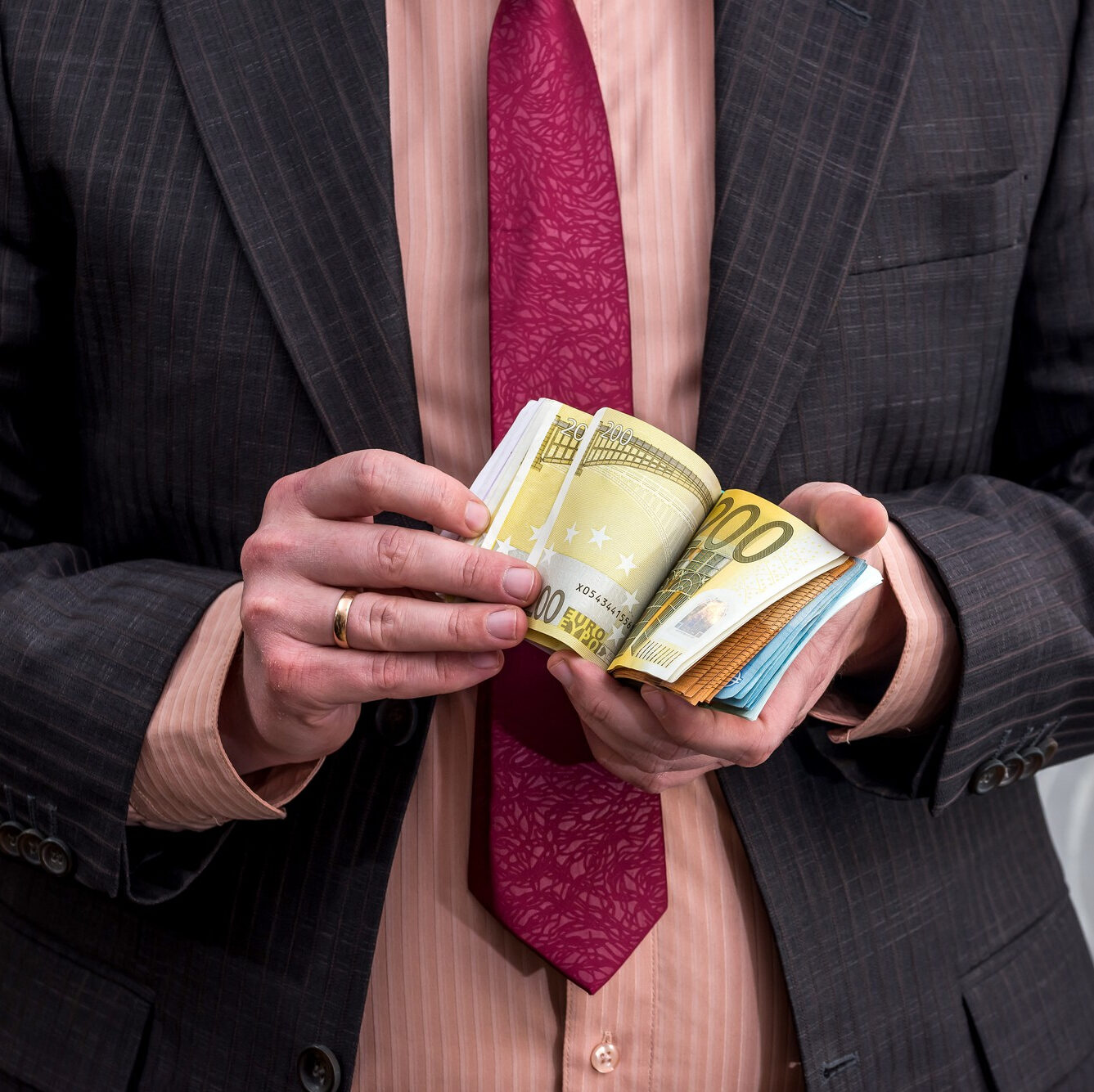 Do Robert Kiyosaki’s “Rich Dad Poor Dad” lessons still apply? Here’s what I learned from my interview with him - featured image